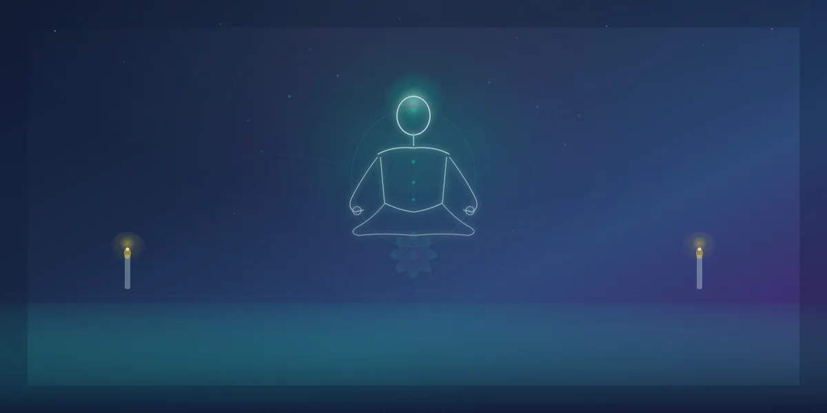 Silhouette d'une personne en meditation assise en lotus, entouree de halos de lumière turquoise et violette, avec des bougies de chaque cote, sur un fond bleu nuit etoile